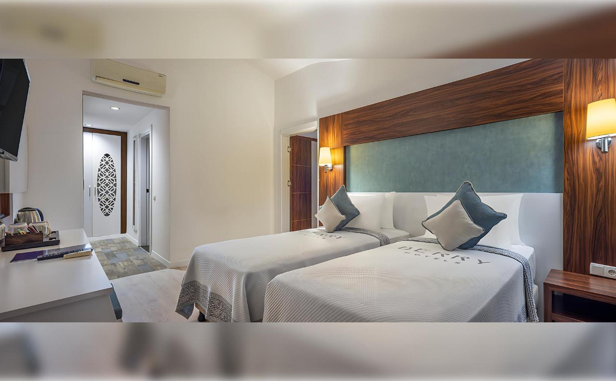 Berry Blue Hotels 시데 외부 사진